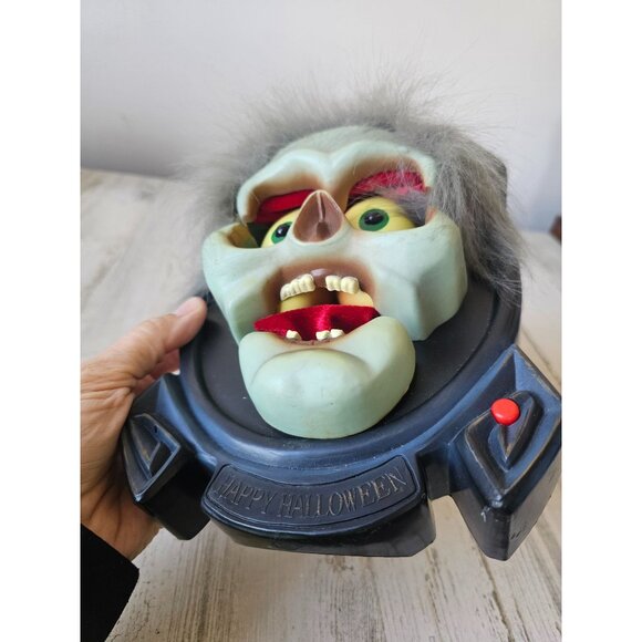 Gemmy scary screamer greeter animated zombie hanging Halloween prop decor vintag - Picture 5 of 9
